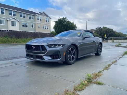 Used 2025 Ford Mustang Premium image 3