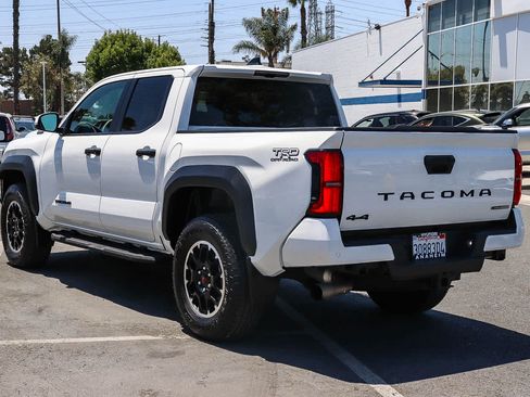 Used 2024 Toyota Tacoma TRD Off-Road w/ TRD Off Road Upgrade Package AWD/4WD image 9