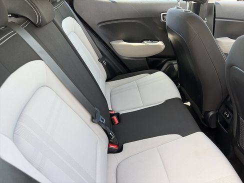 Used 2025 Hyundai Venue SEL FWD image 22