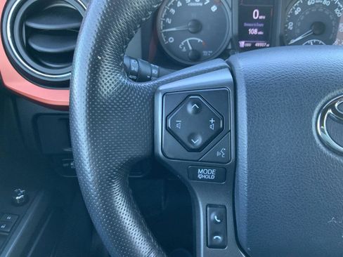 Used 2017 Toyota Tacoma TRD Off-Road image 29