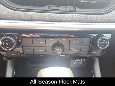Used 2024 Jeep Compass Latitude w/ Sun and Sound Group AWD/4WD image 20