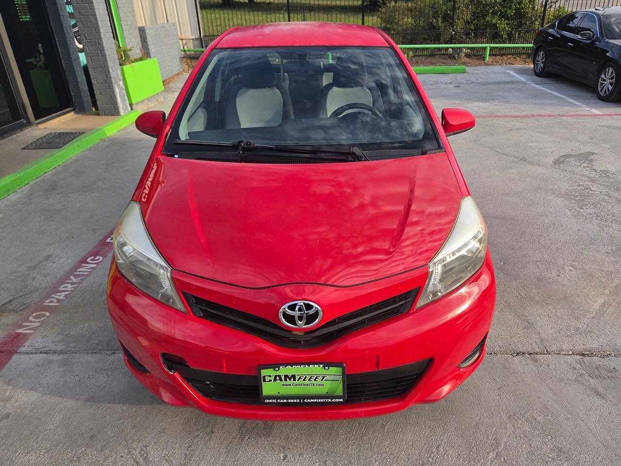Used 2013 Toyota Yaris L FWD image 6