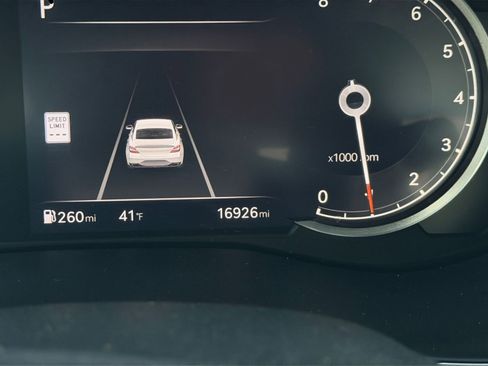 Used 2025 Genesis G70 2.5T image 41