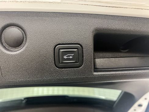 Certified 2022 Chevrolet Equinox RS w/ LPO, Floor Liner Package image 7