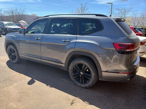 Used 2023 Volkswagen Atlas SEL R-Line image 4