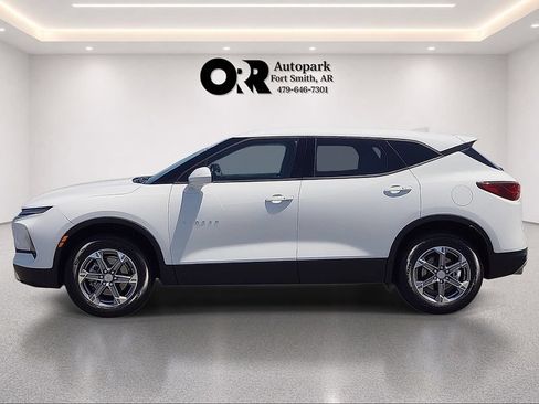 Used 2025 Chevrolet Blazer LT FWD image 3
