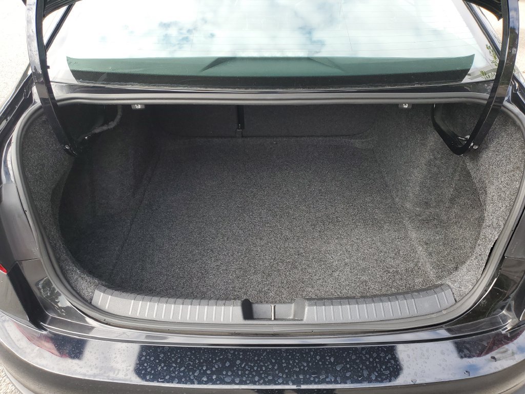 Used 2025 Volkswagen Jetta SE FWD image 8