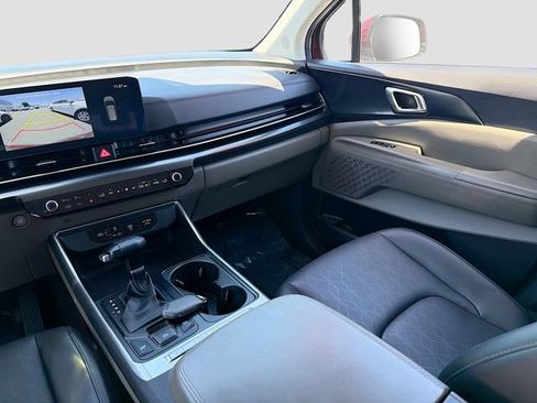 Used 2025 Kia Carnival FWD image 23