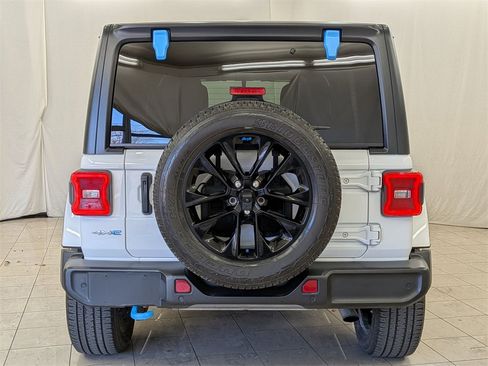 Used 2022 Jeep Wrangler Unlimited Sahara w/ Cold Weather Group image 8