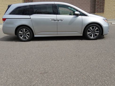Used 2015 Honda Odyssey Touring Elite image 4