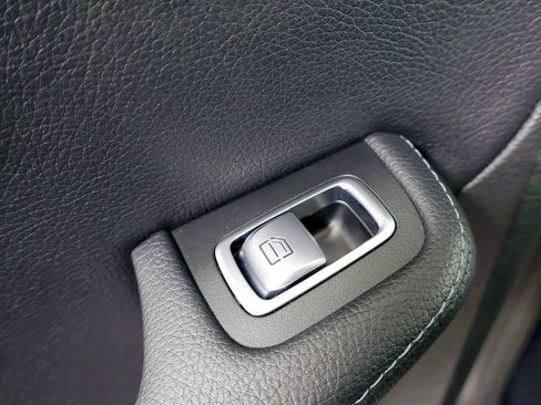 Used 2015 Mercedes-Benz C 300 4MATIC Sedan image 25