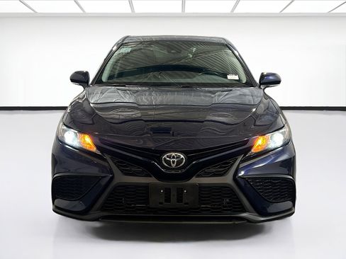 Used 2021 Toyota Camry SE w/ Convenience Package FWD image 2