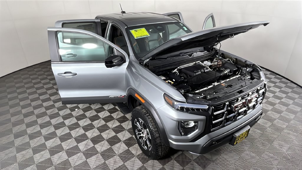 Used 2023 GMC Canyon AT4 w/ AT4 Premium Package AWD/4WD image 12