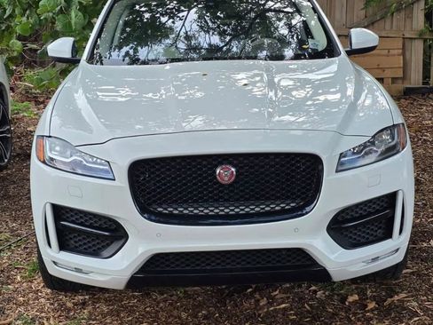 Used 2017 Jaguar F-PACE R-Sport image 2