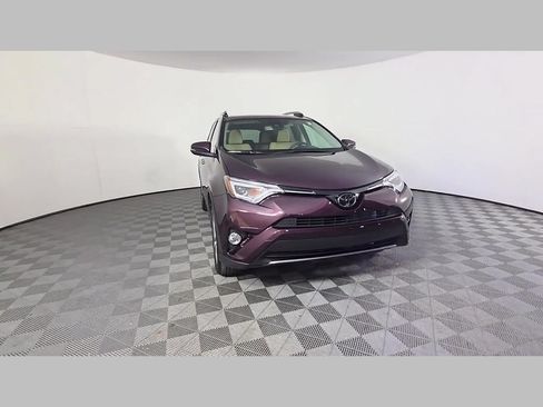 Used 2018 Toyota RAV4 Limited FWD image 52