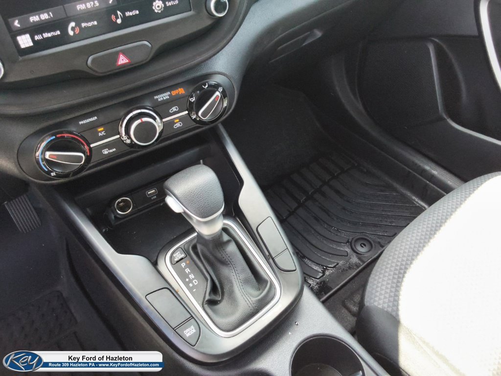 Used 2025 Kia Soul LX FWD image 28
