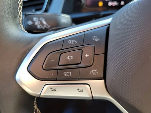 Used 2025 Volkswagen Atlas Cross Sport SE image 17