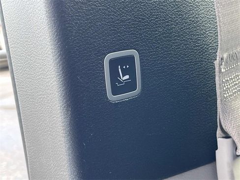 Used 2024 Chrysler Pacifica Touring-L image 21