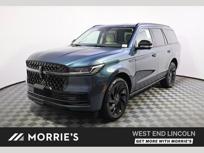 New 2027 Lincoln Navigator Reserve w/ Jet Appearance Package