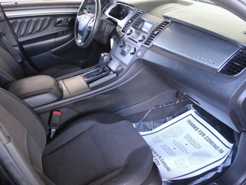 Used 2017 Ford Taurus SEL image 9