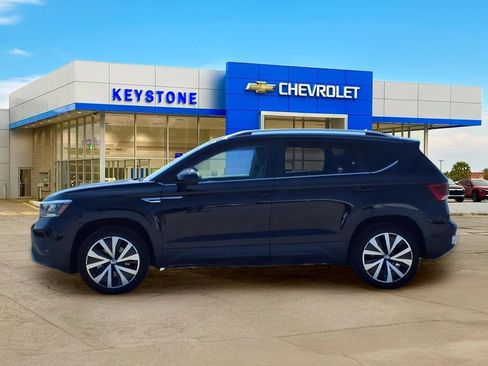 Used 2022 Volkswagen Taos SE w/ IQ.Drive SE Package FWD image 4