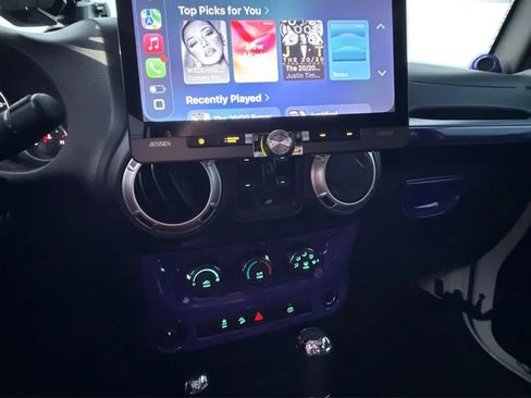 Used 2013 Jeep Wrangler Unlimited Sahara w/ Connectivity Group AWD/4WD image 16