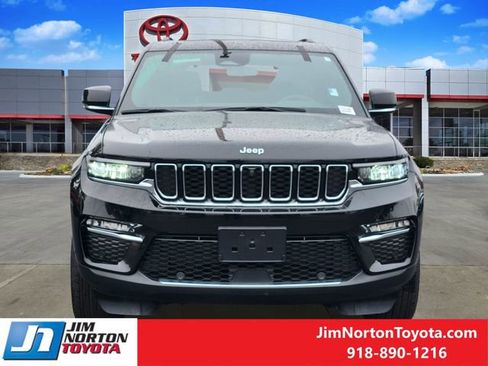 Used 2025 Jeep Grand Cherokee Limited w/ Luxury Tech Group II image 2