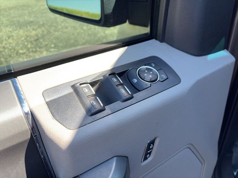 Used 2017 Ford F150 XLT w/ Equipment Group 302A Luxury AWD/4WD image 15