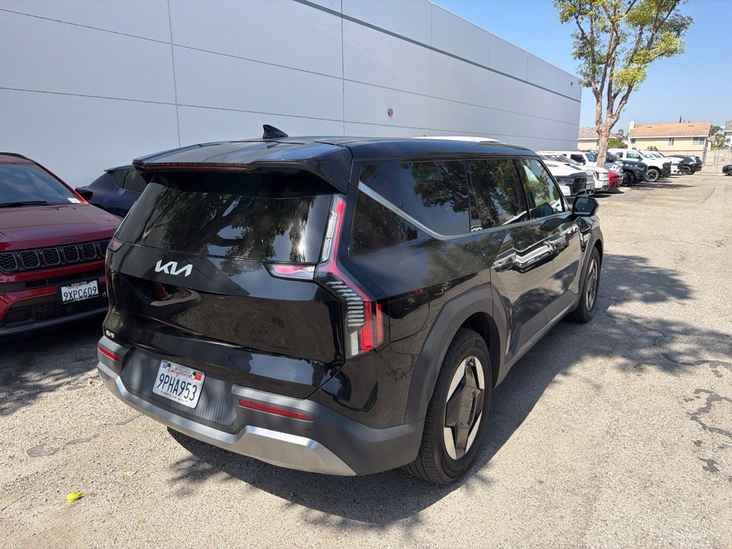 Used 2024 Kia EV9 Light Long Range RWD image 5