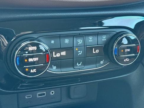 Used 2021 Buick Encore GX Essence FWD image 23