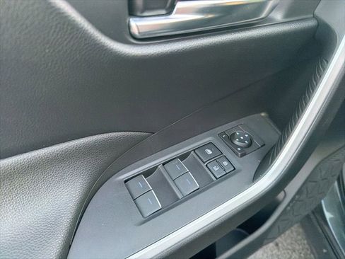 Used 2022 Toyota RAV4 SE w/ Convenience Package AWD/4WD image 20