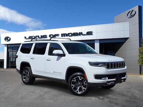 Used 2022 Jeep Wagoneer Series III w/ Premium Group I AWD/4WD image 1