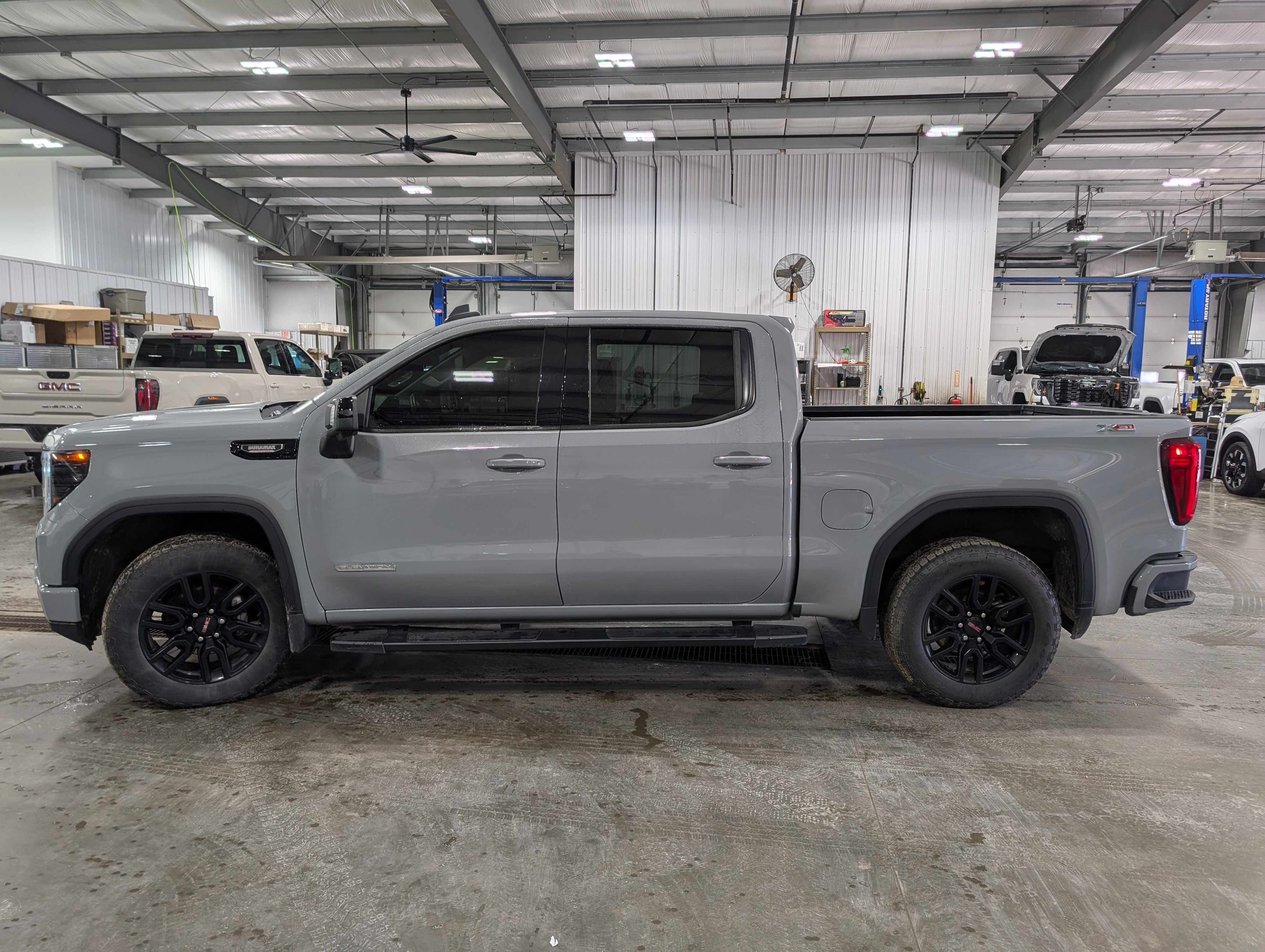 Used 2024 GMC Sierra 1500 Elevation w/ Elevation Premium Package AWD/4WD image 5