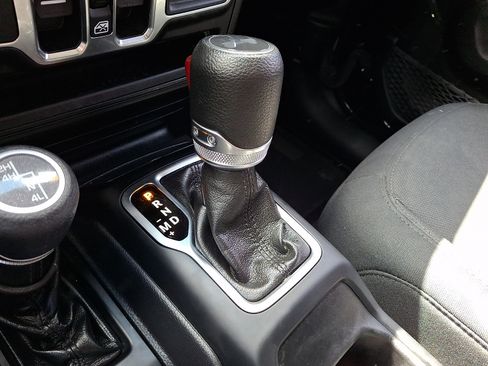 Used 2022 Jeep Wrangler Unlimited Sport AWD/4WD image 15