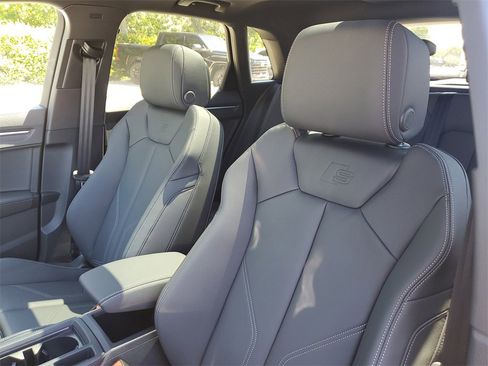 New 2025 Audi Q3 2.0T Premium image 18