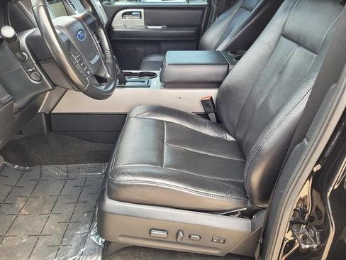 Used 2017 Ford Expedition XLT w/ Equipment Group 202A RWD image 15