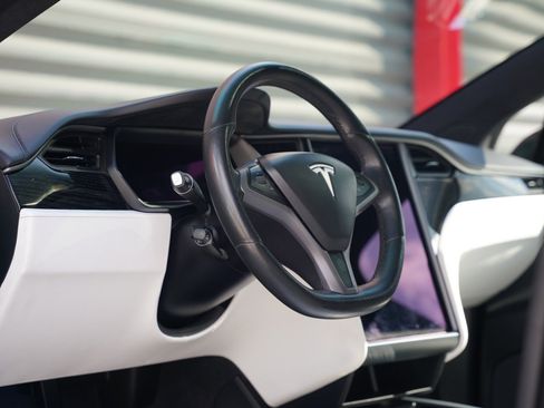 Used 2019 Tesla Model X 100D image 9