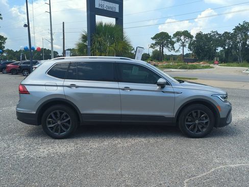 Certified 2023 Volkswagen Tiguan SE w/ Panoramic Sunroof Package FWD image 8
