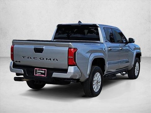 Used 2025 Toyota Tacoma SR5 AWD/4WD image 5