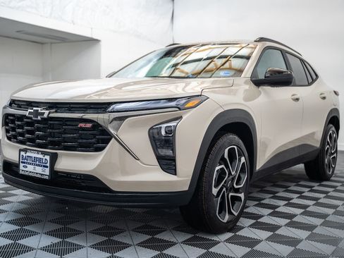 New 2026 Chevrolet Trax RS w/ Sunroof Package FWD image 3