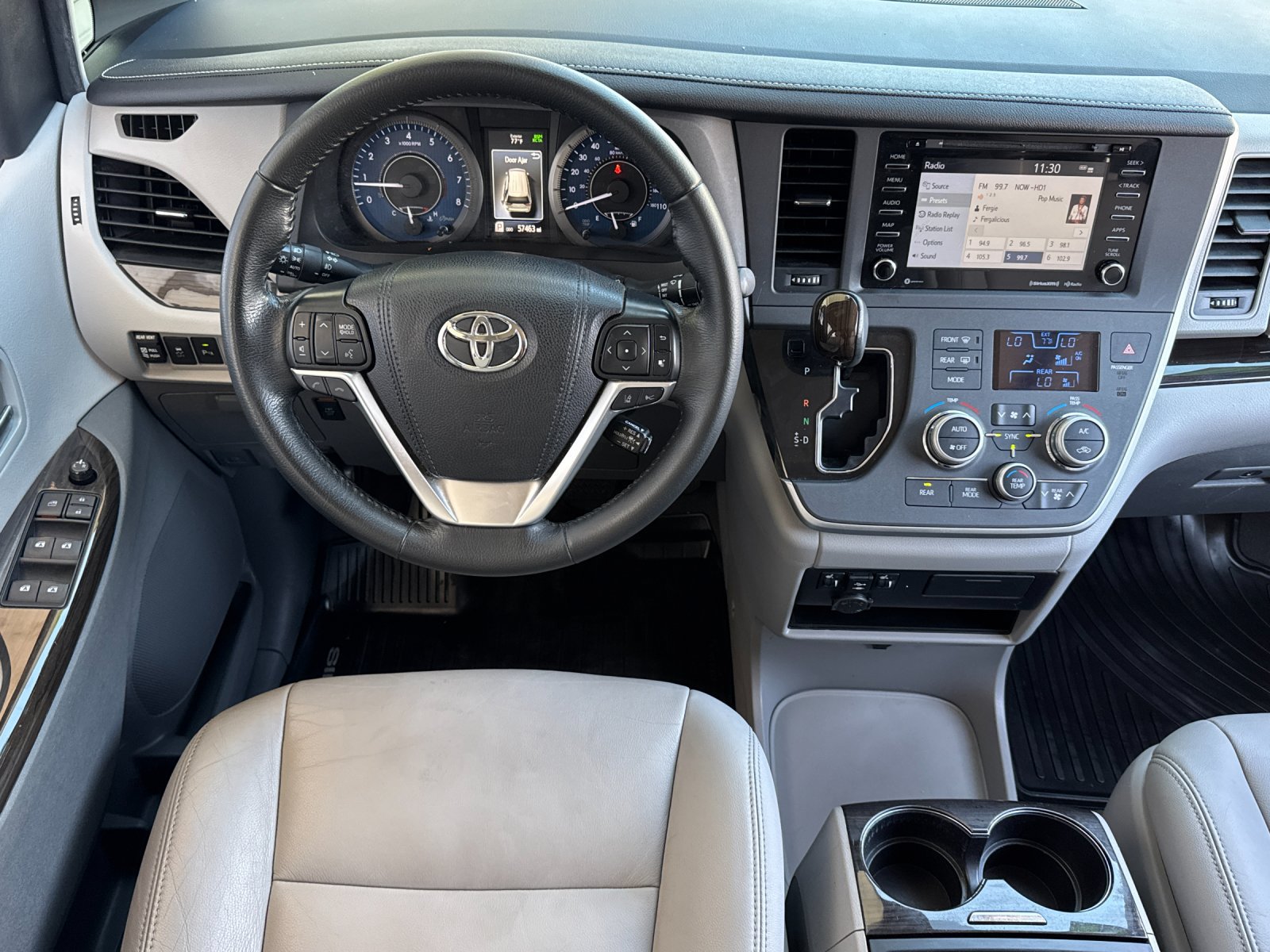 Used 2020 Toyota Sienna XLE w/ XLE Navigation Package FWD image 14