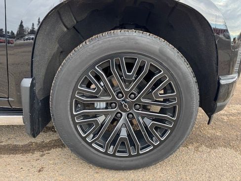 Used 2022 Chevrolet Silverado 1500 High Country w/ Technology Package image 9