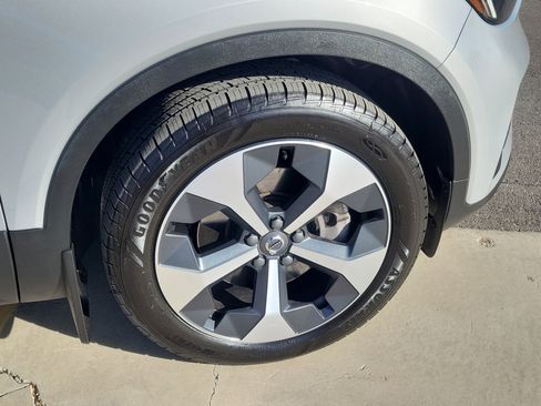 Certified 2023 Volvo XC40 B5 Plus w/ Protection Package Premier image 8