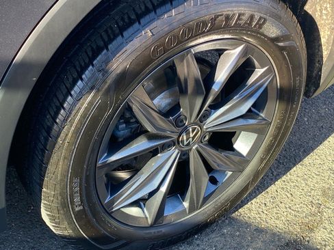 Certified 2022 Volkswagen Tiguan SE w/ Panoramic Sunroof Package image 20