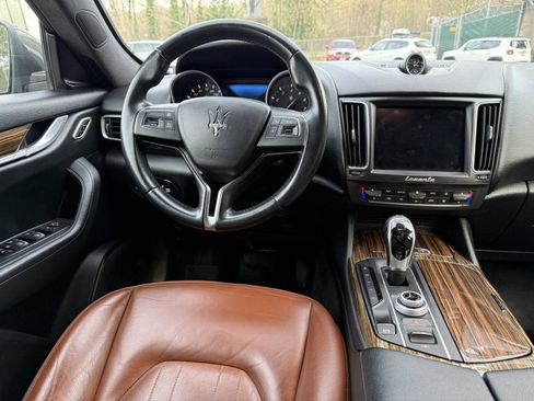 Used 2017 Maserati Levante image 11