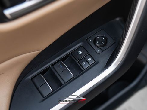 Used 2019 Toyota RAV4 XLE Premium image 35