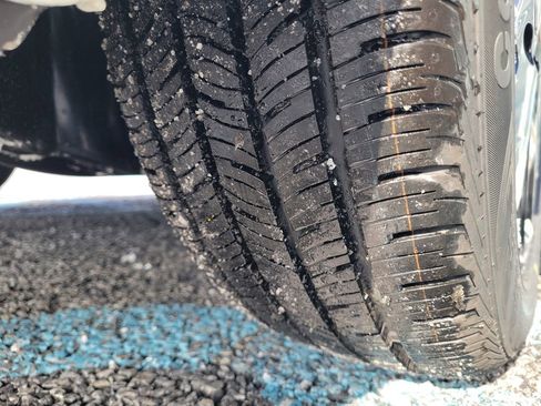 New 2025 Nissan Versa SR image 12