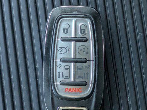 Used 2021 Chrysler Pacifica Touring-L w/ S Appearance Package image 38