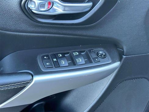 Used 2022 Jeep Cherokee Latitude w/ Trailer Tow Group image 17