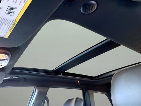 Used 2020 Jeep Grand Cherokee Limited w/ Luxury Group II image 18